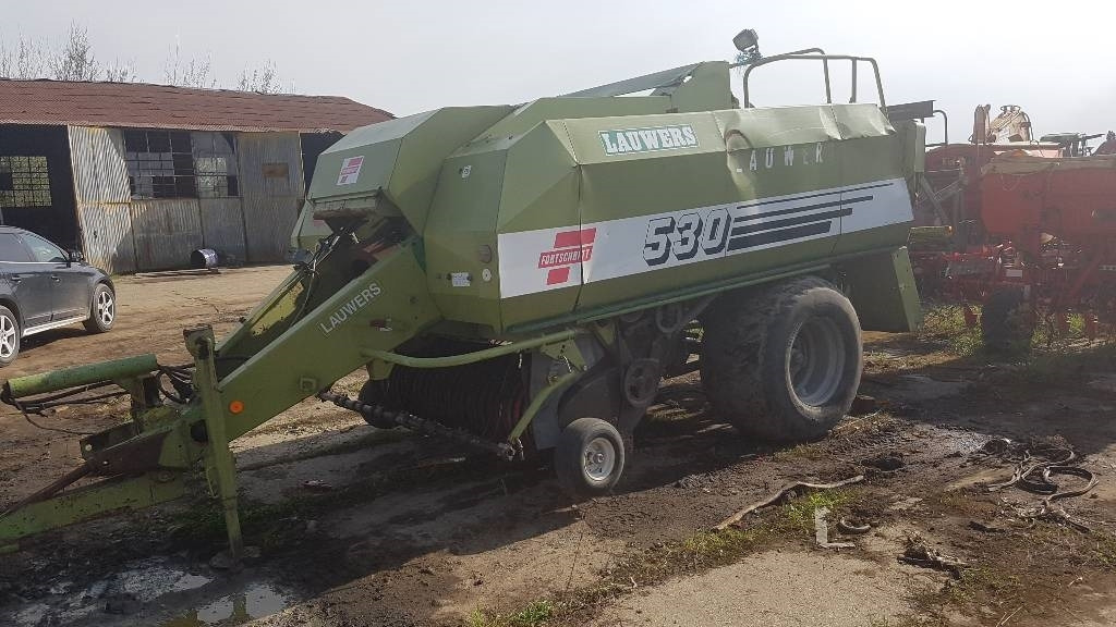 Fortschritt 530 - Enfardadeira de fardos quadrados: foto 1 Fortschritt 530 - Enfardadeira de fardos quadrados: foto 1