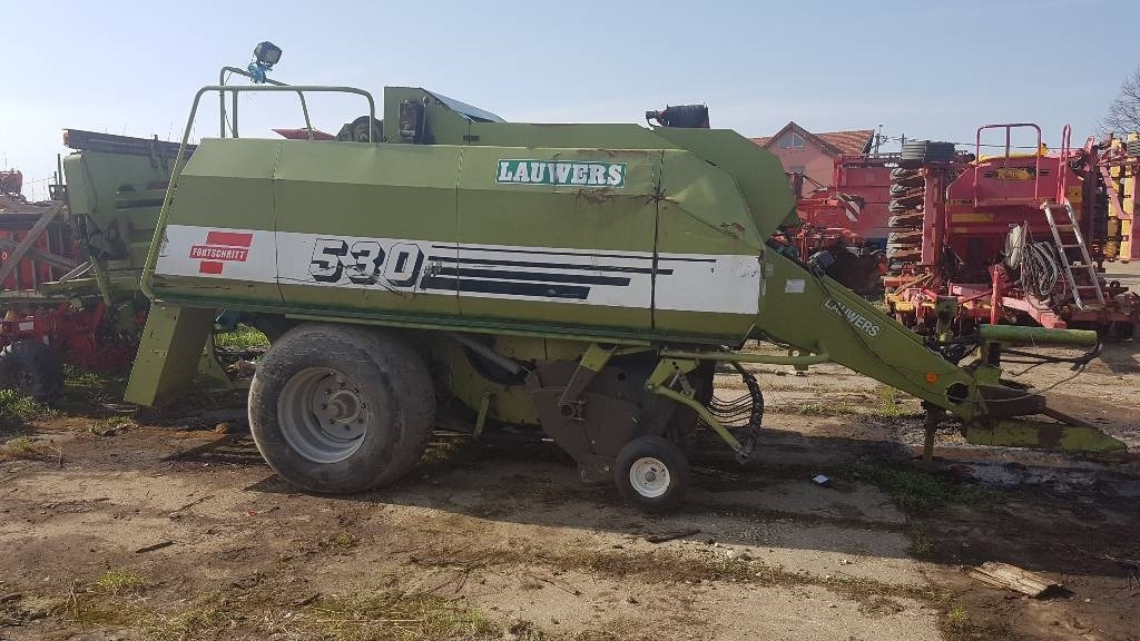 Fortschritt 530 - Enfardadeira de fardos quadrados: foto 4 Fortschritt 530 - Enfardadeira de fardos quadrados: foto 4