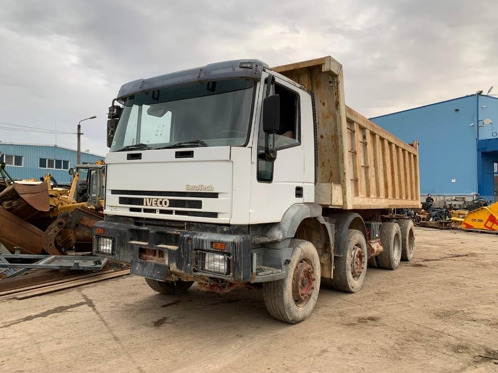 Iveco Eurotech - Camião basculante: foto 1 Iveco Eurotech - Camião basculante: foto 1