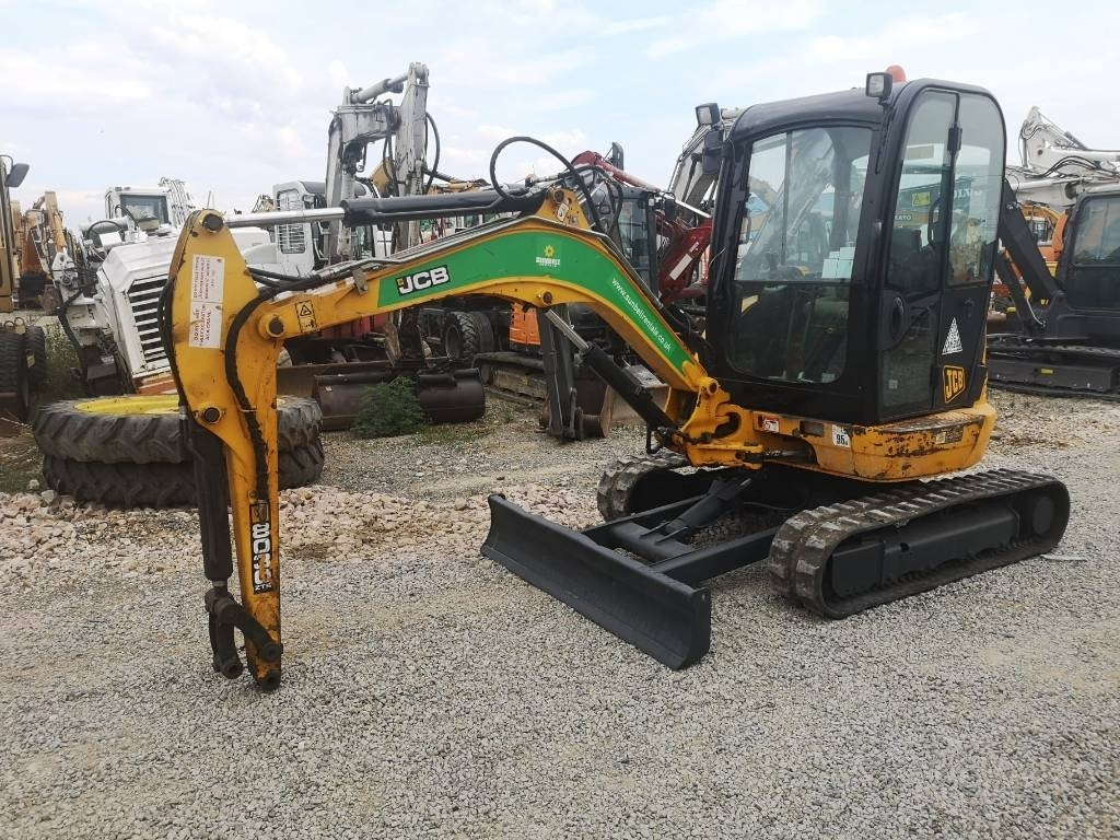 JCB 8030 - Mini escavadeira: foto 1 JCB 8030 - Mini escavadeira: foto 1