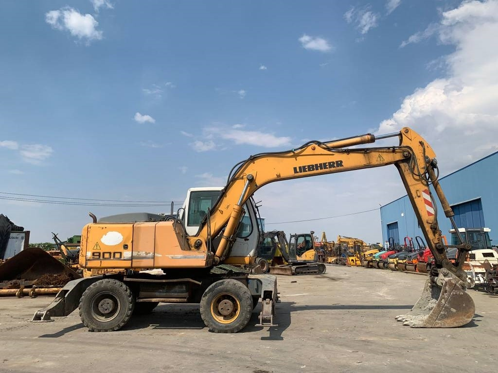 Liebherr A 900 C  - Escavadeira de rodas: foto 3 Liebherr A 900 C  - Escavadeira de rodas: foto 3