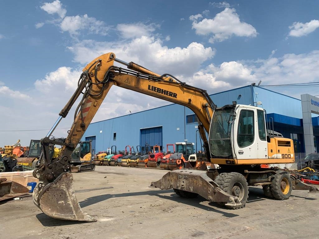 Liebherr A 900 C  - Escavadeira de rodas: foto 1 Liebherr A 900 C  - Escavadeira de rodas: foto 1