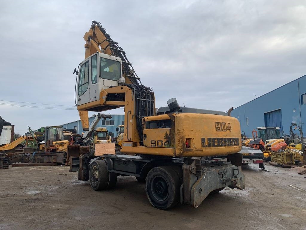 Liebherr A 904 C  - Escavadeira de rodas: foto 3 Liebherr A 904 C  - Escavadeira de rodas: foto 3