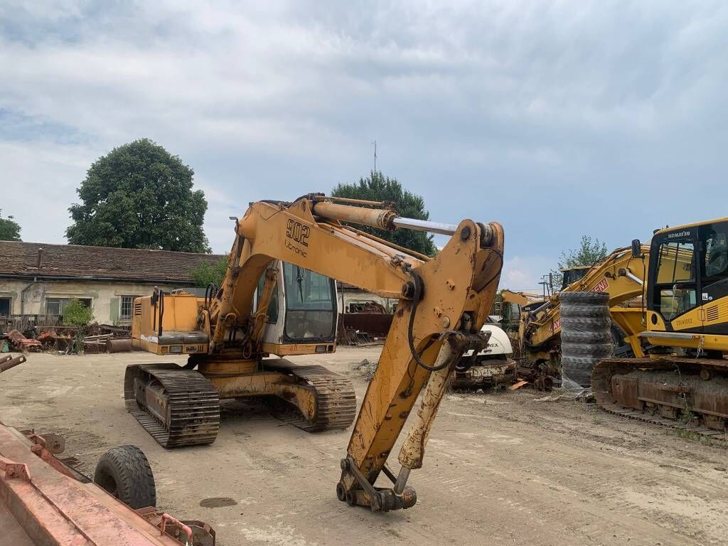 Liebherr R902 For Parts - Escavadora de rastos: foto 4 Liebherr R902 For Parts - Escavadora de rastos: foto 4