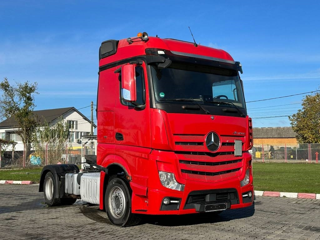 Mercedes-Benz Actros 963-4-A - Camião furgão: foto 1 Mercedes-Benz Actros 963-4-A - Camião furgão: foto 1