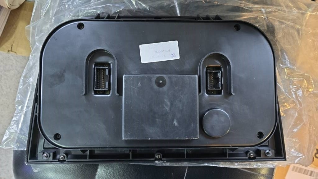 New Holland 82007803 NEW Instrument Cluster - Sistema elétrico por Máquina de construção: foto 3 New Holland 82007803 NEW Instrument Cluster - Sistema elétrico por Máquina de construção: foto 3