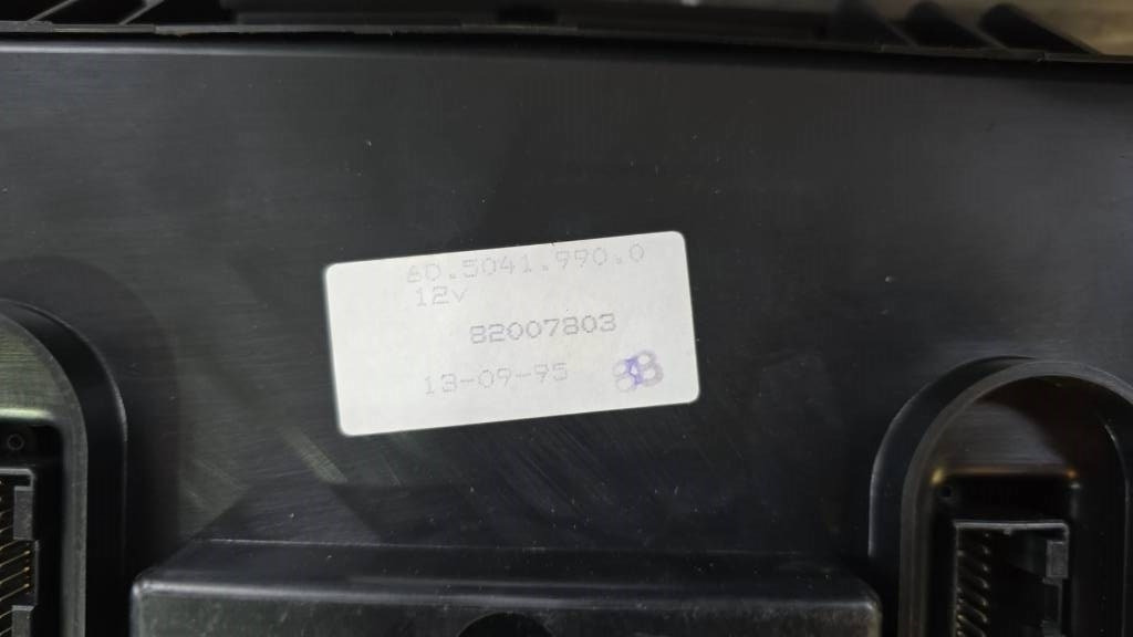 New Holland 82007803 NEW Instrument Cluster - Sistema elétrico por Máquina de construção: foto 2 New Holland 82007803 NEW Instrument Cluster - Sistema elétrico por Máquina de construção: foto 2