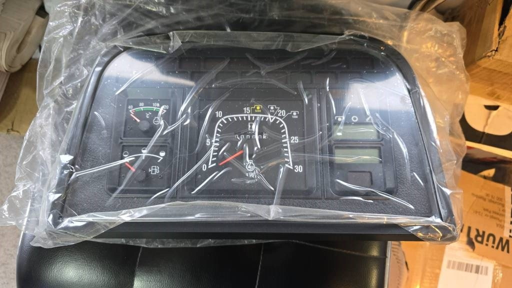 New Holland 82007803 NEW Instrument Cluster - Sistema elétrico por Máquina de construção: foto 1 New Holland 82007803 NEW Instrument Cluster - Sistema elétrico por Máquina de construção: foto 1