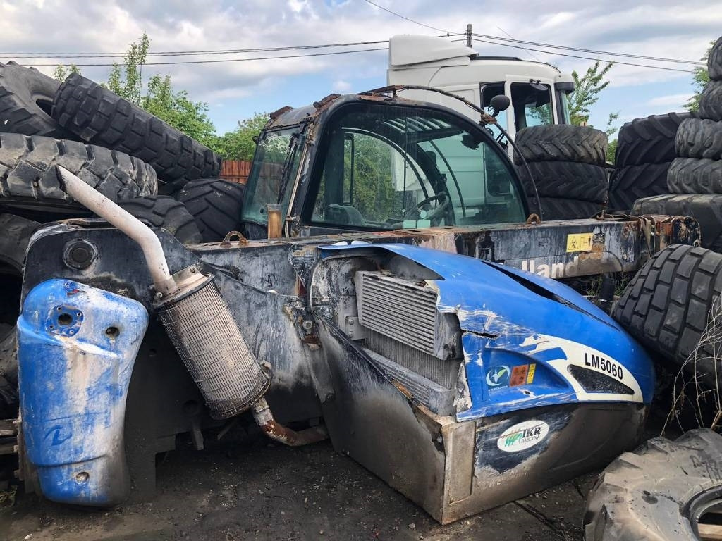 New Holland For Parts LM 5060 - Empilhador telescópico: foto 1 New Holland For Parts LM 5060 - Empilhador telescópico: foto 1