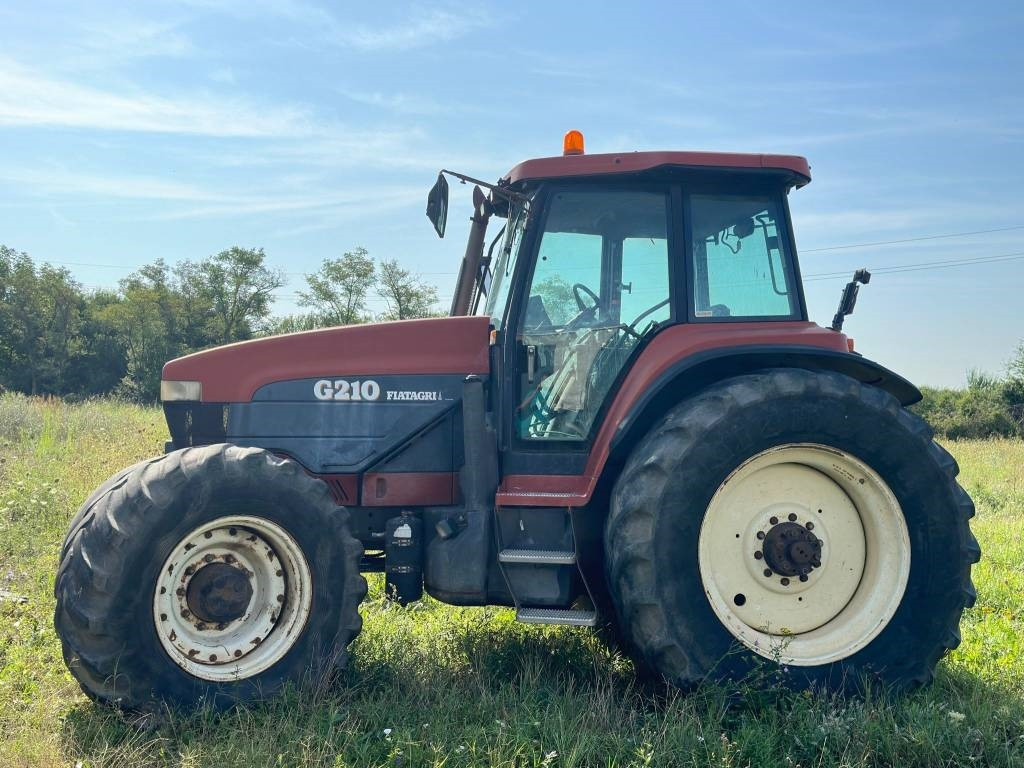 New Holland G 210 - Trator: foto 2 New Holland G 210 - Trator: foto 2