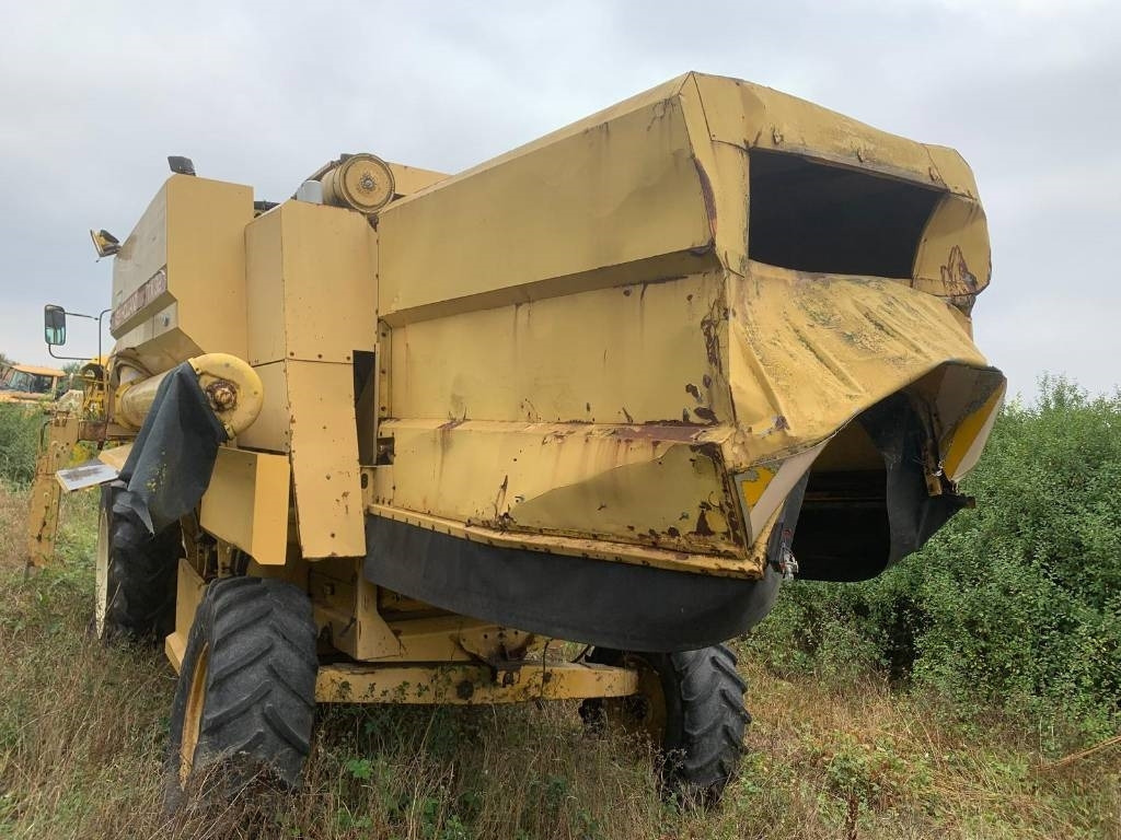 New Holland TX 32  - Ceifeira debulhadora: foto 5 New Holland TX 32  - Ceifeira debulhadora: foto 5