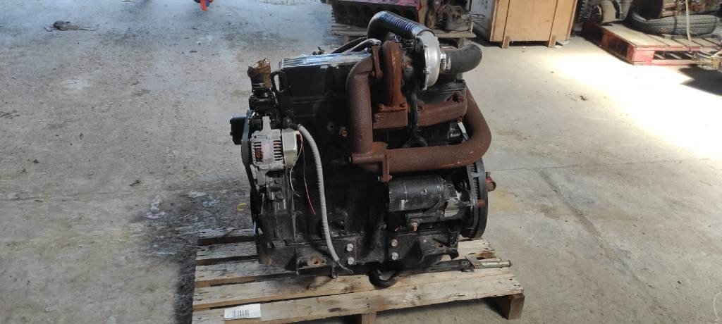 Yanmar 4TNE100 - Motor por Máquina agrícola: foto 2 Yanmar 4TNE100 - Motor por Máquina agrícola: foto 2