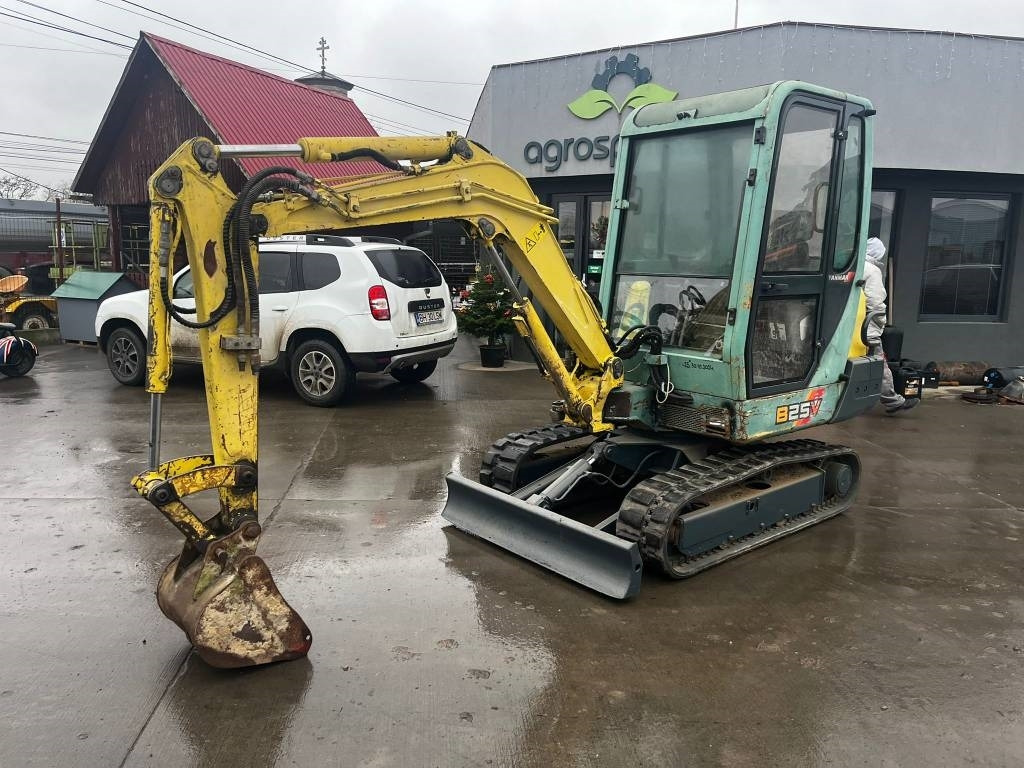 Yanmar B 25 V - Mini escavadeira: foto 1 Yanmar B 25 V - Mini escavadeira: foto 1