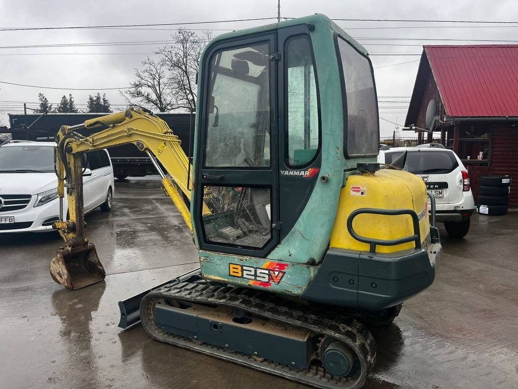 Yanmar B 25 V - Mini escavadeira: foto 2 Yanmar B 25 V - Mini escavadeira: foto 2