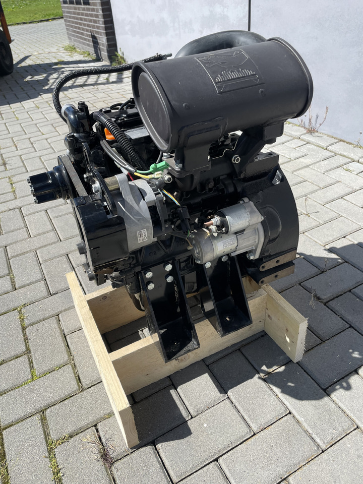 Yanmar 3TNM68 - Motor por Máquina de construção: foto 3 Yanmar 3TNM68 - Motor por Máquina de construção: foto 3