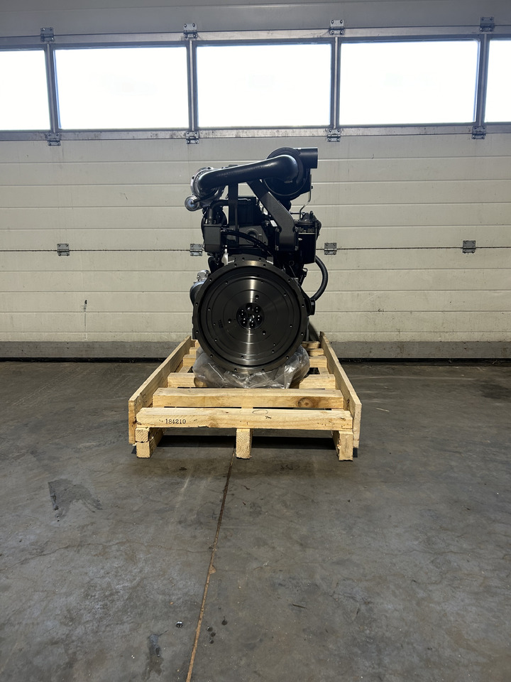 Yanmar 4TNV98T - Motor por Máquina de outro: foto 5 Yanmar 4TNV98T - Motor por Máquina de outro: foto 5