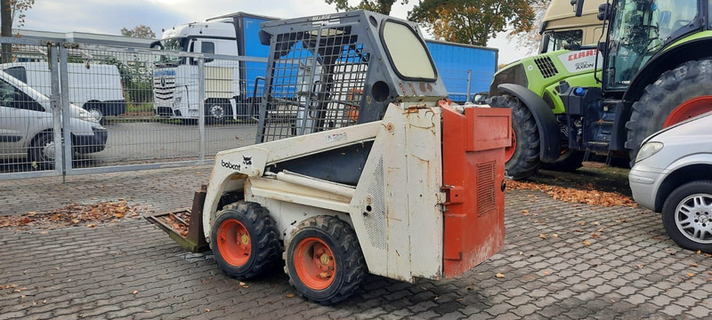 Bobcat 443 4x4 Radlader - Mini pá carregadora: foto 3 Bobcat 443 4x4 Radlader - Mini pá carregadora: foto 3