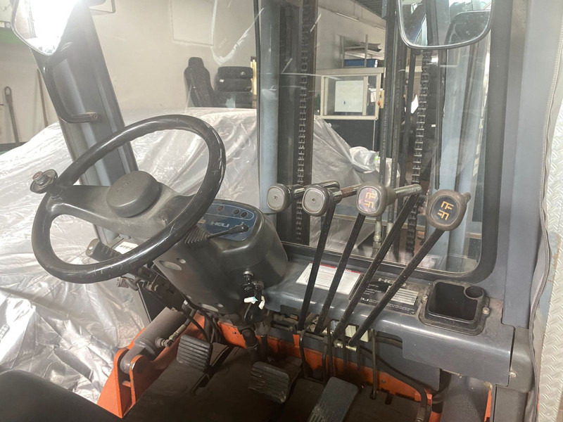 Hyundai D25 - Empilhadeira a diesel: foto 3 Hyundai D25 - Empilhadeira a diesel: foto 3