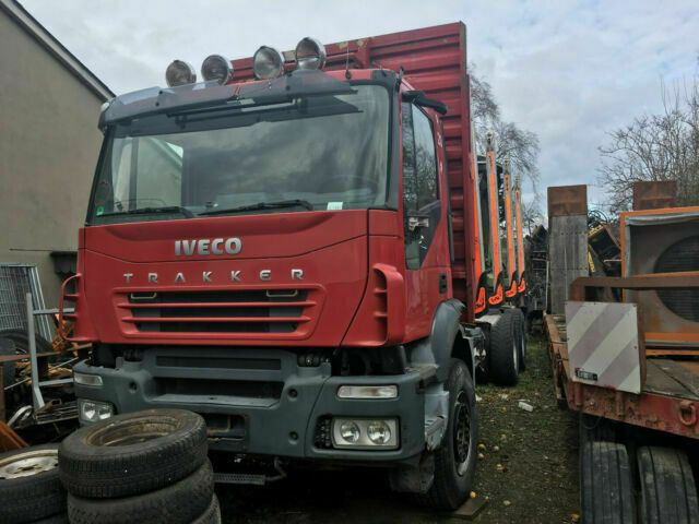 Iveco AD260T450PS 6x4 Blatt Blatt (E:5) - Camião de transporte de madeira, Camião grua: foto 1 Iveco AD260T450PS 6x4 Blatt Blatt (E:5) - Camião de transporte de madeira, Camião grua: foto 1