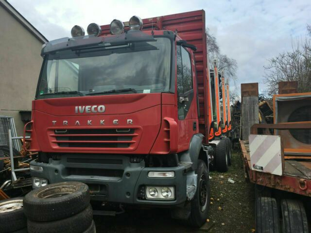 Iveco AD260T450PS 6x4 Blatt Blatt (E:5) - Camião de transporte de madeira, Camião grua: foto 3 Iveco AD260T450PS 6x4 Blatt Blatt (E:5) - Camião de transporte de madeira, Camião grua: foto 3