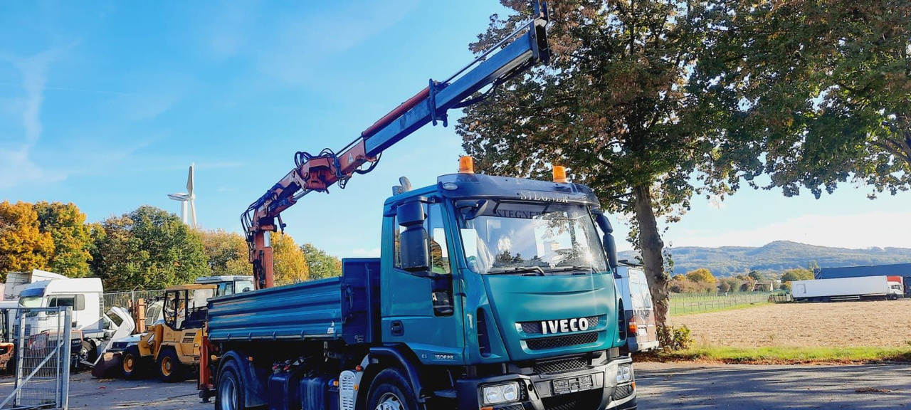 Iveco ML180E28K 4x2 mit Kran/Funk/Greifer - Camião basculante, Camião grua: foto 1 Iveco ML180E28K 4x2 mit Kran/Funk/Greifer - Camião basculante, Camião grua: foto 1