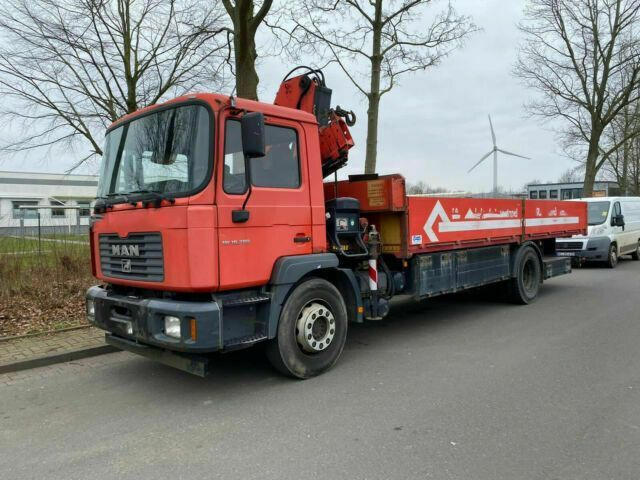 MAN ME18.284 mit Kran Not Aus Hiab 122B - Camião de caixa aberta/ Plataforma, Camião grua: foto 1 MAN ME18.284 mit Kran Not Aus Hiab 122B - Camião de caixa aberta/ Plataforma, Camião grua: foto 1
