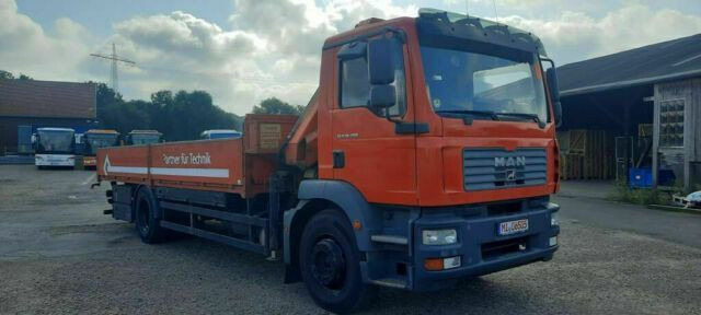 MAN TG-M18.280PS Hiab 111B-2 mit Funk - Camião de caixa aberta/ Plataforma, Camião grua: foto 2 MAN TG-M18.280PS Hiab 111B-2 mit Funk - Camião de caixa aberta/ Plataforma, Camião grua: foto 2