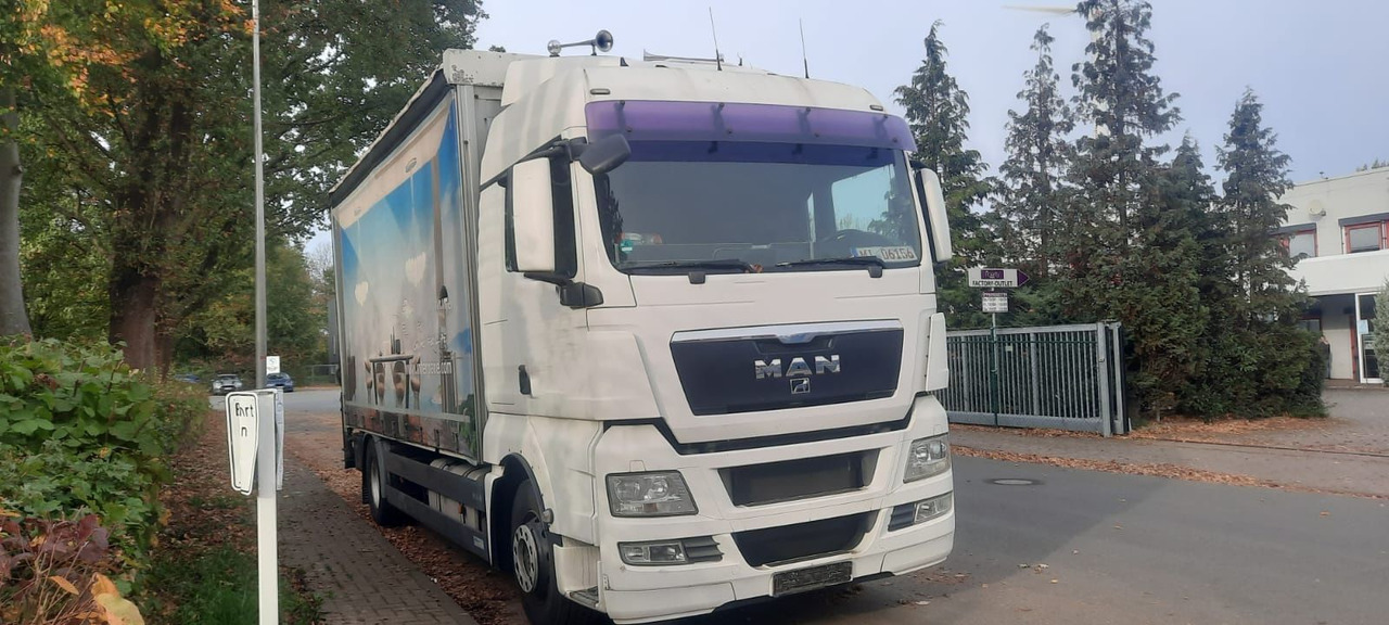 MAN TGX 18.360PS 4x2 G.Haus Kran+Funk - Camião de lona, Camião grua: foto 2 MAN TGX 18.360PS 4x2 G.Haus Kran+Funk - Camião de lona, Camião grua: foto 2