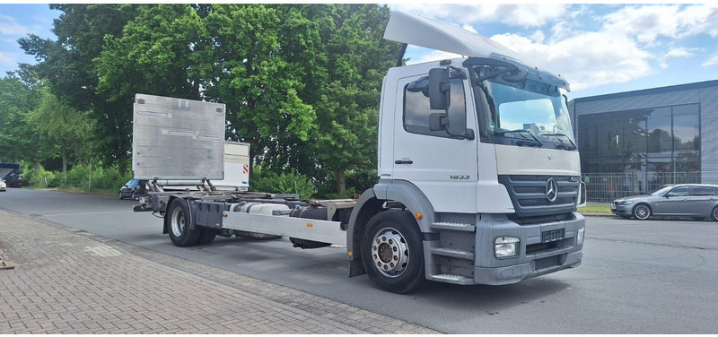 Mercedes-Benz 1833 2 Achser für BDF mit LBW - Camião chassi: foto 2 Mercedes-Benz 1833 2 Achser für BDF mit LBW - Camião chassi: foto 2