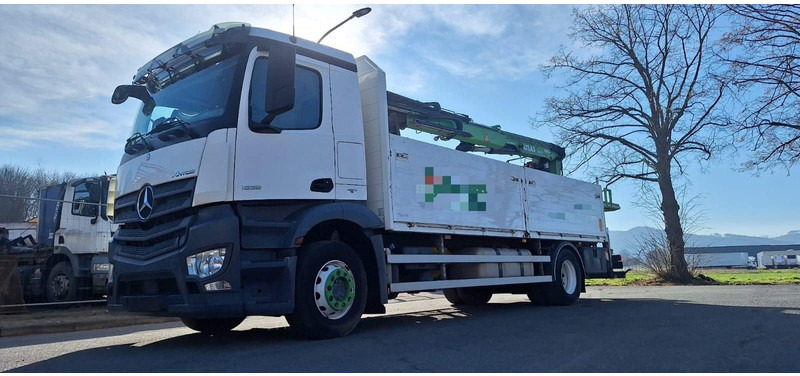 Mercedes-Benz 1835 Antos 4x2 Klima 1-Hand - Camião de caixa aberta/ Plataforma, Camião grua: foto 1 Mercedes-Benz 1835 Antos 4x2 Klima 1-Hand - Camião de caixa aberta/ Plataforma, Camião grua: foto 1