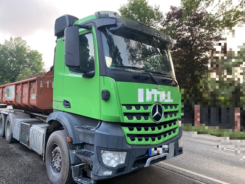 Mercedes-Benz 2643 Arocs 6X4Abroller Multilift mit Funk - Camião polibenne: foto 3 Mercedes-Benz 2643 Arocs 6X4Abroller Multilift mit Funk - Camião polibenne: foto 3