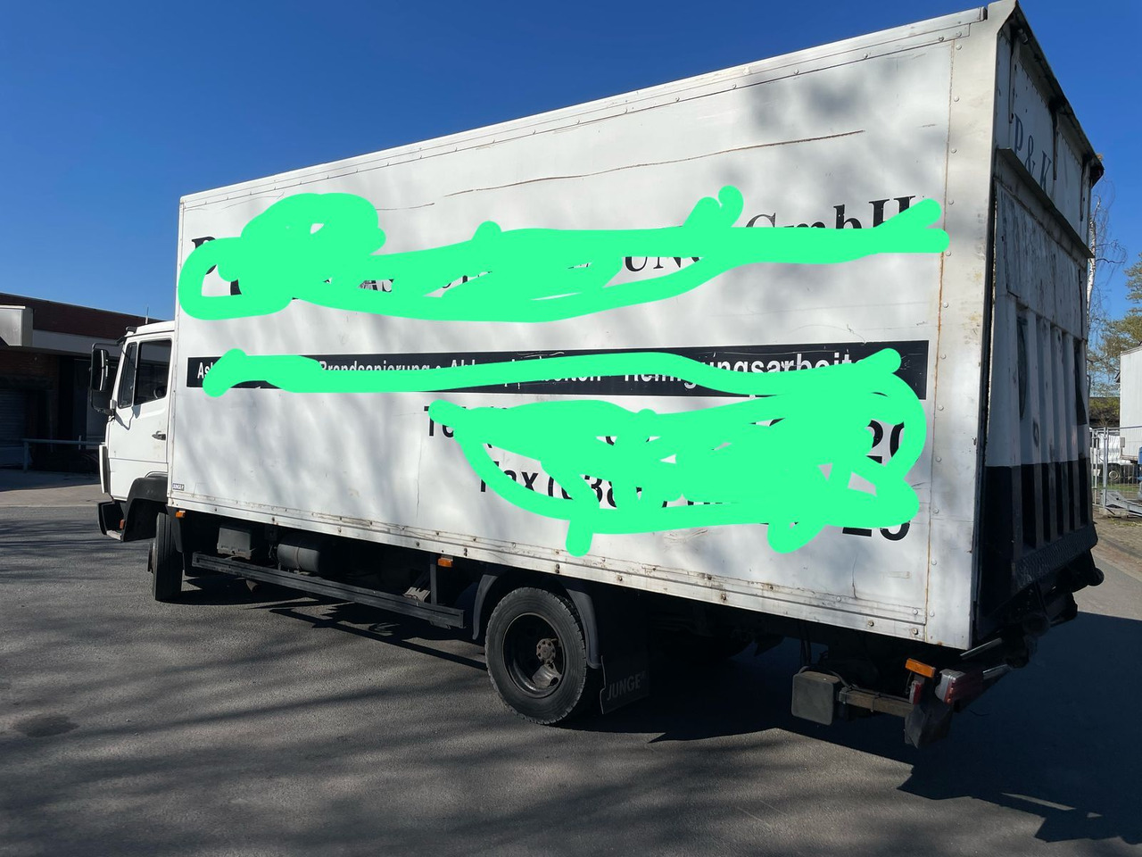 Mercedes-Benz 811 Koffer Blatt/Blatt Gefedert - Carrinha de contentor: foto 5 Mercedes-Benz 811 Koffer Blatt/Blatt Gefedert - Carrinha de contentor: foto 5