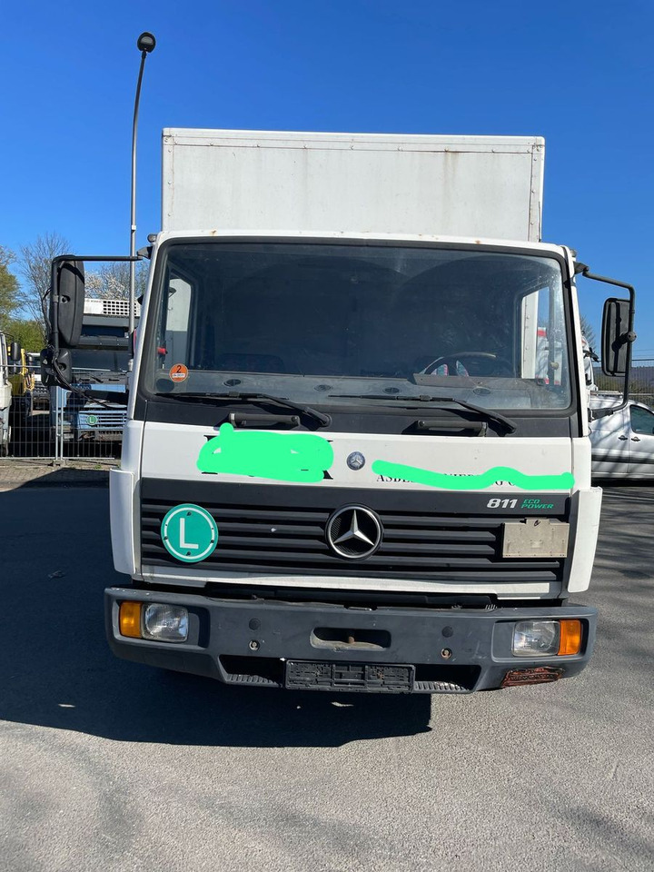 Mercedes-Benz 811 Koffer Blatt/Blatt Gefedert - Carrinha de contentor: foto 3 Mercedes-Benz 811 Koffer Blatt/Blatt Gefedert - Carrinha de contentor: foto 3