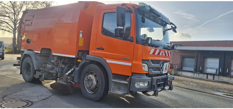 Mercedes-Benz Atego 1524 2 6-Zyl. 4x2 - Varredora urbana: foto 3 Mercedes-Benz Atego 1524 2 6-Zyl. 4x2 - Varredora urbana: foto 3