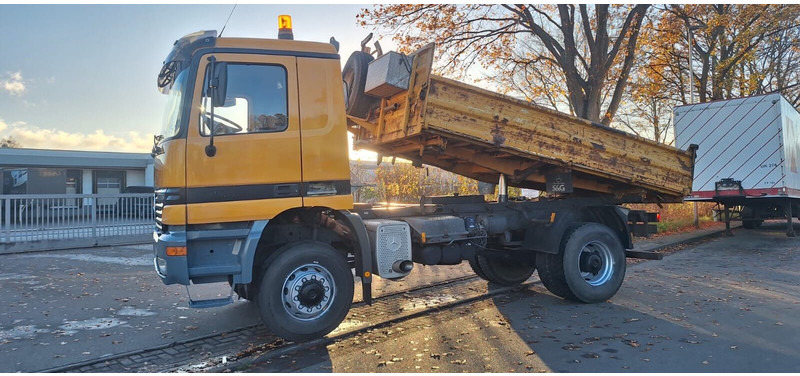 Mercedes-Benz Axor 1843 - Camião basculante: foto 1 Mercedes-Benz Axor 1843 - Camião basculante: foto 1