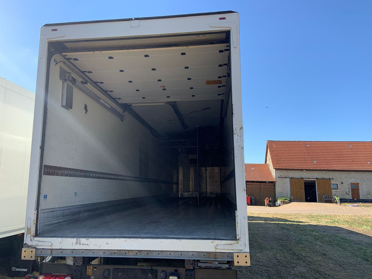 Schmitz Cargobull SKO 24 Tiefkühler 3Achser SAF - Semi-reboque furgão: foto 4 Schmitz Cargobull SKO 24 Tiefkühler 3Achser SAF - Semi-reboque furgão: foto 4