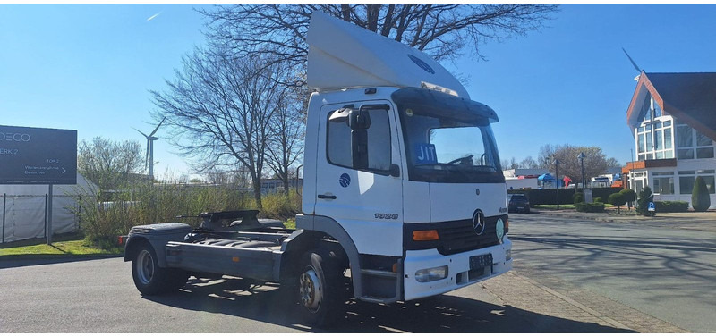 Mercedes-Benz 1328 SZM Atego - Tractor: foto 1 Mercedes-Benz 1328 SZM Atego - Tractor: foto 1