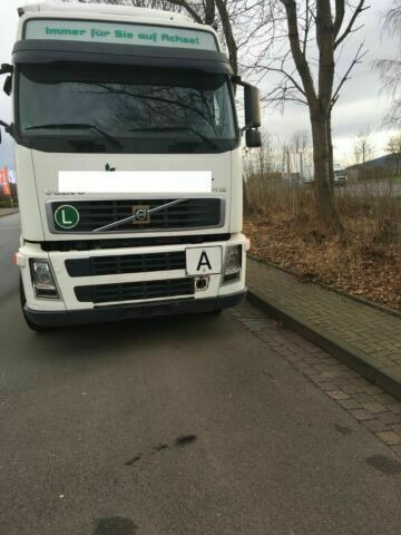 Volvo FH12-420 G.Haus 2xBett Klima Schaltgetriebe Reta - Camião polibenne: foto 3 Volvo FH12-420 G.Haus 2xBett Klima Schaltgetriebe Reta - Camião polibenne: foto 3