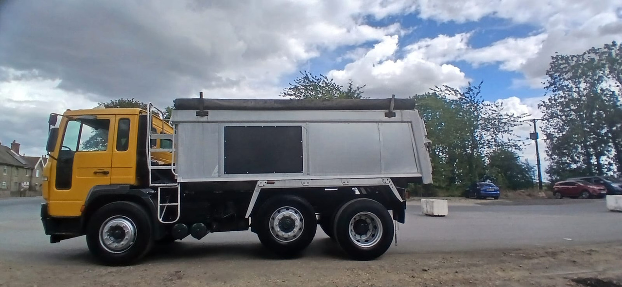 Camião basculante 2005 Volvo FL Tipper Truck: foto 11