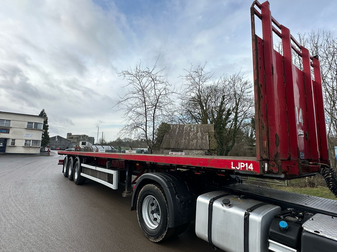 SDC triaxle Trailer - Semi-reboque plataforma/ Caixa aberta: foto 1 SDC triaxle Trailer - Semi-reboque plataforma/ Caixa aberta: foto 1