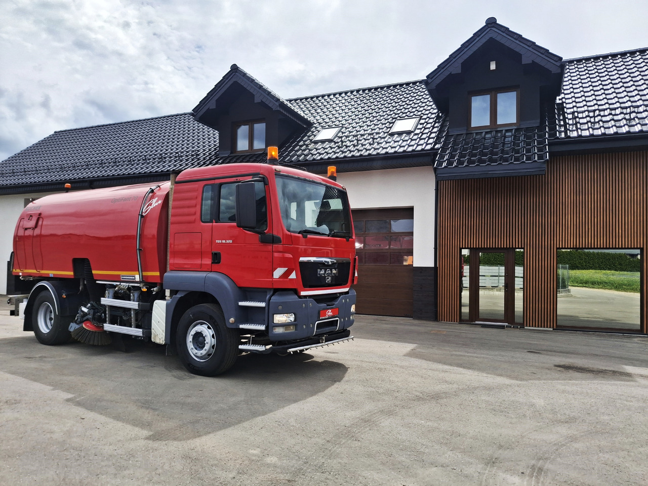 MAN TGS 18.320 Zamiatarka Kehrmaschine BUCHER 2 Motoren Karcher Szczotki L/R - Varredora urbana: foto 1 MAN TGS 18.320 Zamiatarka Kehrmaschine BUCHER 2 Motoren Karcher Szczotki L/R - Varredora urbana: foto 1