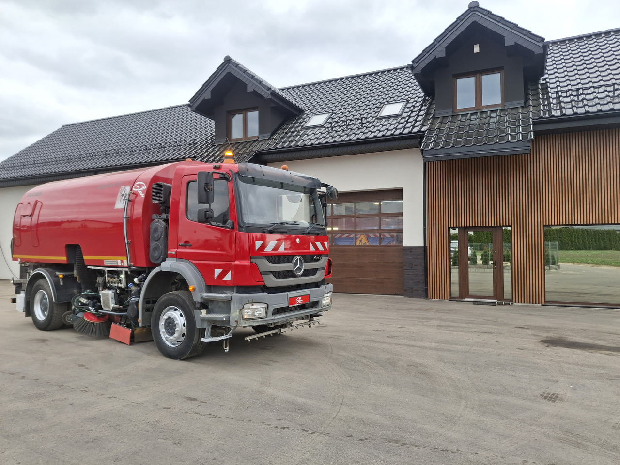 MERCEDES-BENZ Axor 1829 Zamiatarka Kehrmaschine BUCHER 2 Motoren Karcher PM10 Odchwaszczarka Sweeper - Varredora urbana: foto 1 MERCEDES-BENZ Axor 1829 Zamiatarka Kehrmaschine BUCHER 2 Motoren Karcher PM10 Odchwaszczarka Sweeper - Varredora urbana: foto 1