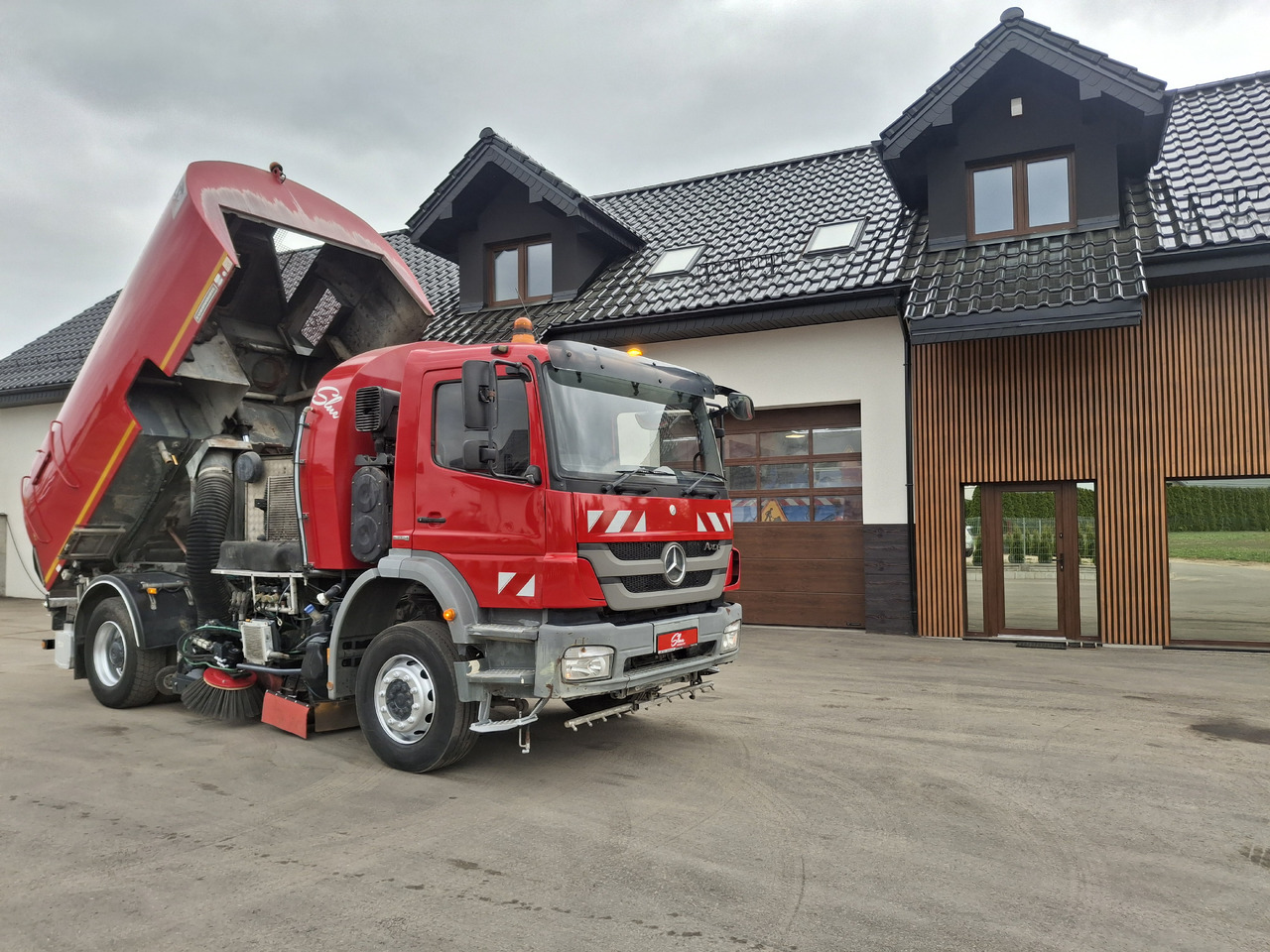 MERCEDES-BENZ Axor 1829 Zamiatarka Kehrmaschine BUCHER 2 Motoren Karcher PM10 Odchwaszczarka Sweeper - Varredora urbana: foto 5 MERCEDES-BENZ Axor 1829 Zamiatarka Kehrmaschine BUCHER 2 Motoren Karcher PM10 Odchwaszczarka Sweeper - Varredora urbana: foto 5