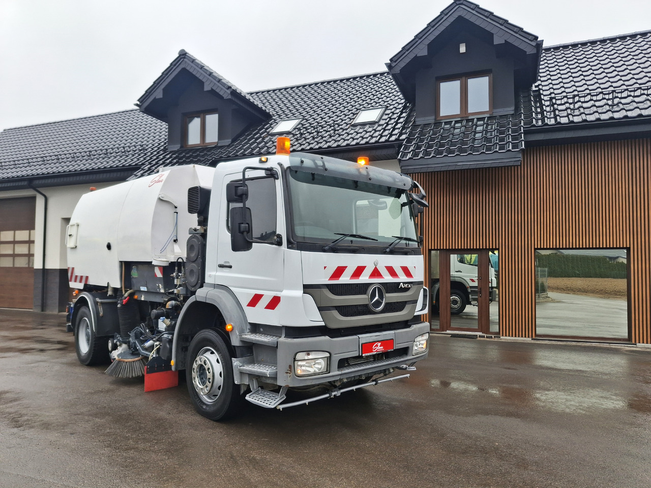 MERCEDES-BENZ Axor 1829 Zamiatarka Kehrmaschine Johnston 2 Motoren Karcher L/R - Varredora urbana: foto 1 MERCEDES-BENZ Axor 1829 Zamiatarka Kehrmaschine Johnston 2 Motoren Karcher L/R - Varredora urbana: foto 1