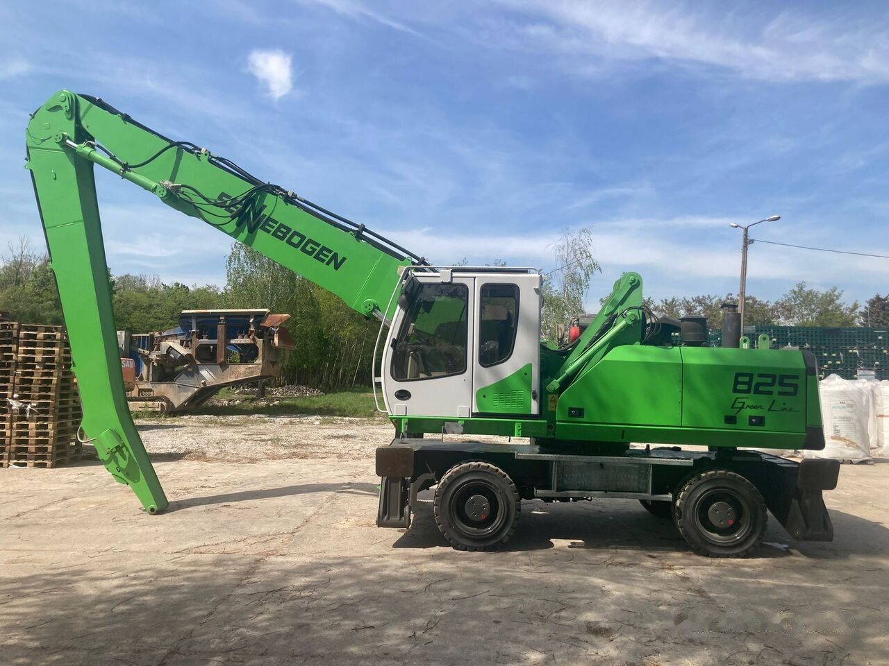 Sennebogen 825 - Manipulador de material: foto 1 Sennebogen 825 - Manipulador de material: foto 1