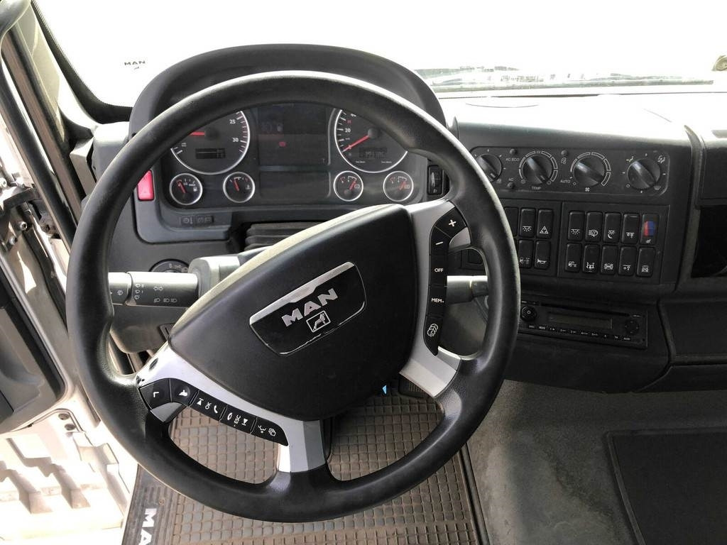 MAN TGA 26.480 6X2-2 BL - Caminhão limpa fossa: foto 2 MAN TGA 26.480 6X2-2 BL - Caminhão limpa fossa: foto 2