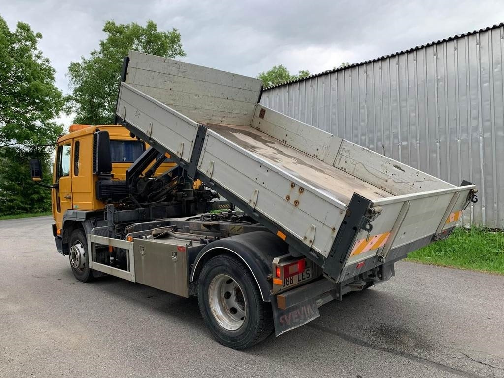 Volvo FL615 + HIAB 027-2  - Camião basculante: foto 2 Volvo FL615 + HIAB 027-2  - Camião basculante: foto 2