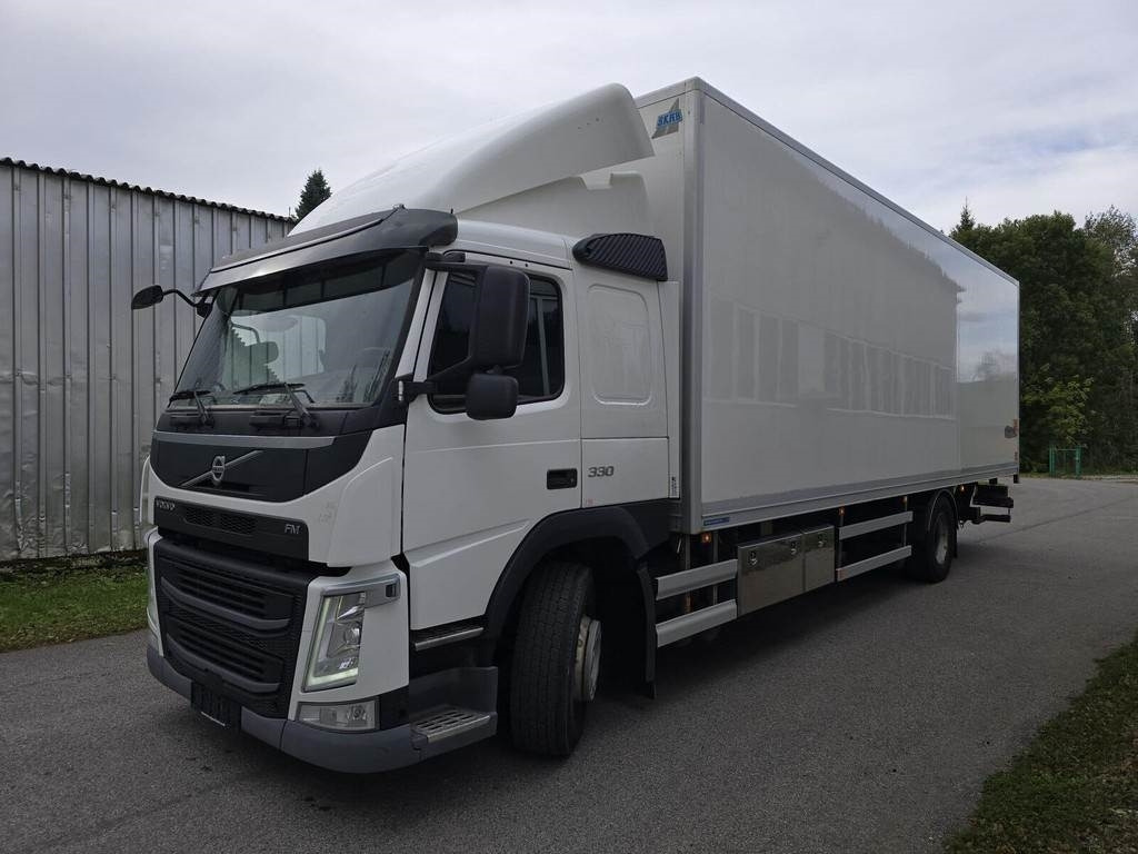 Volvo FM330 4X2 - Camião furgão: foto 1 Volvo FM330 4X2 - Camião furgão: foto 1