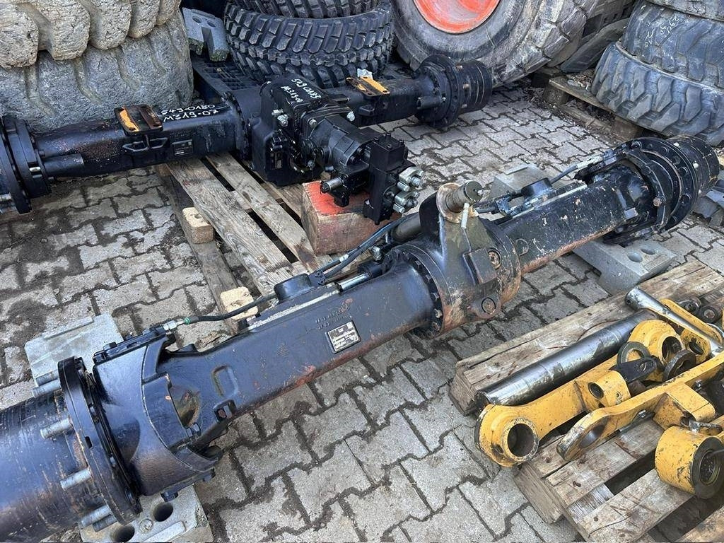 CAT Parts Axles, boom, swing bearing - Lança por Máquina de construção: foto 2 CAT Parts Axles, boom, swing bearing - Lança por Máquina de construção: foto 2