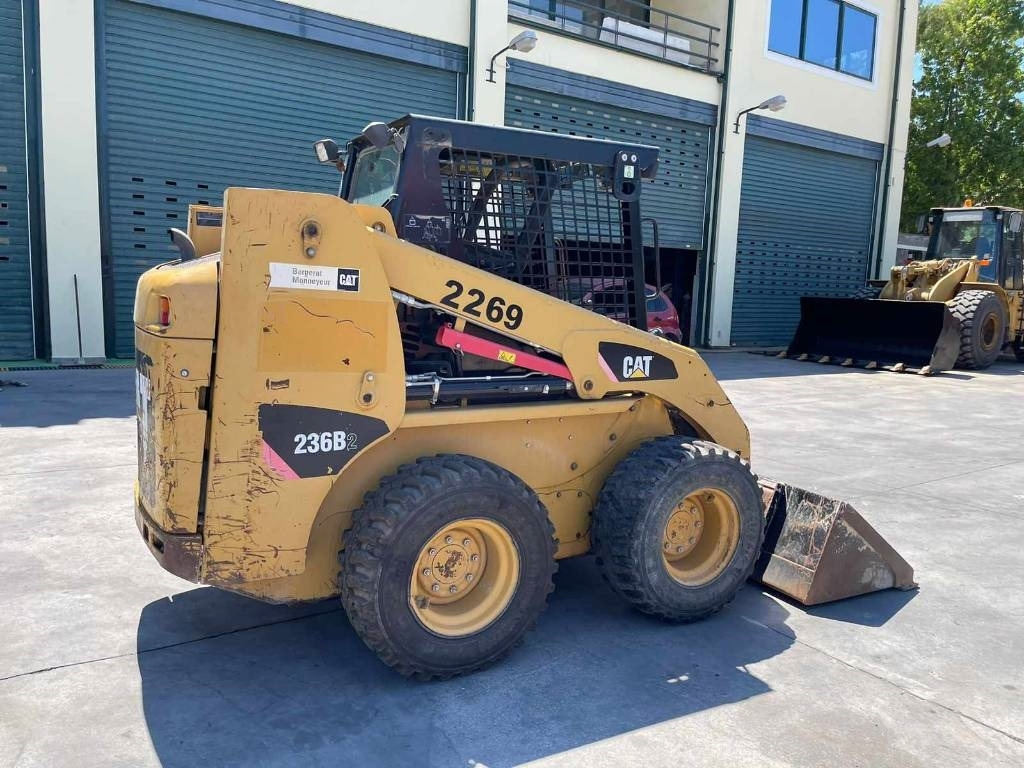 Mini pá carregadora CAT 236 B: foto 12